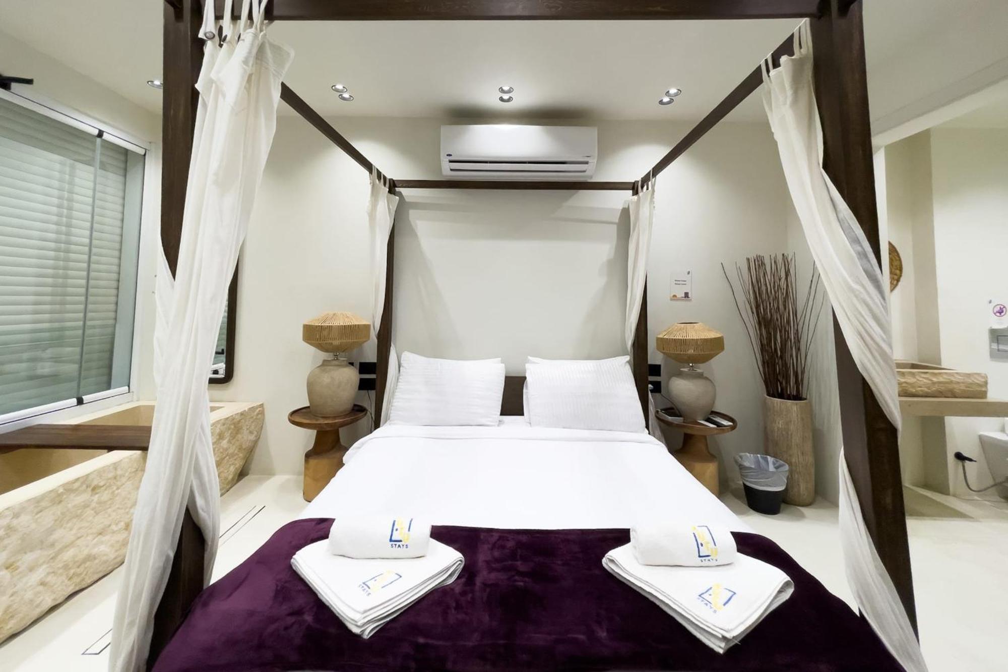 The Pyramids Horizon W Bathtub *