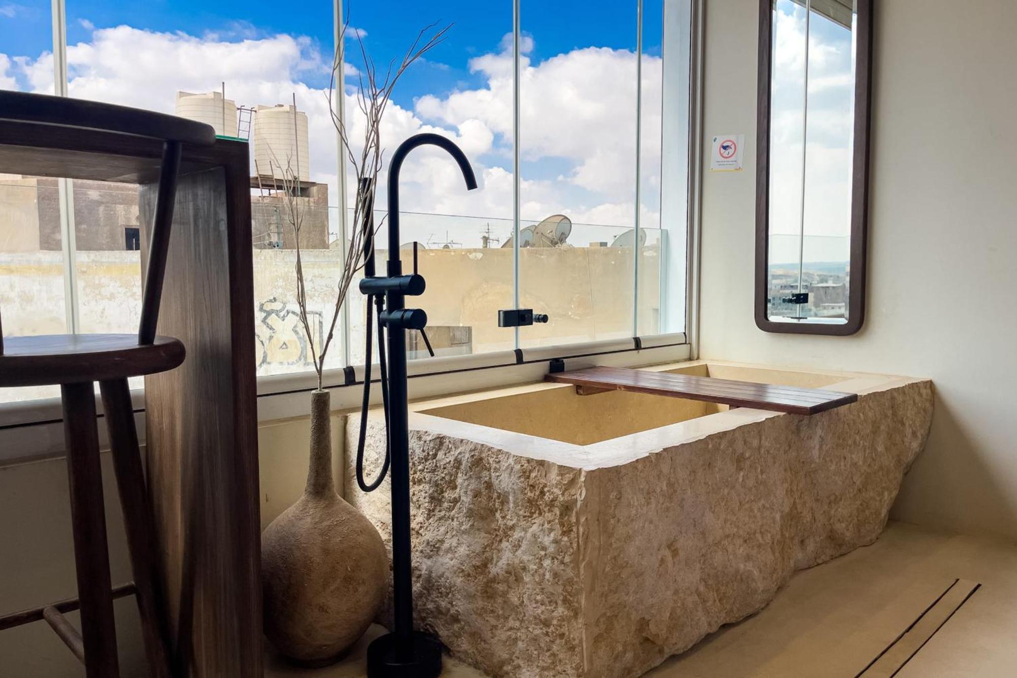 The Pyramids Horizon W Bathtub Apartment *
