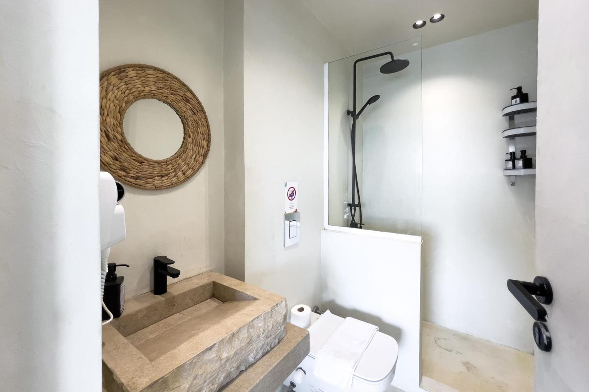 The Pyramids Horizon W Bathtub Apartment